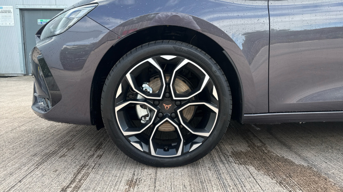 CUPRA Leon 1.5 eTSI 150 V2 5dr DSG [18Inch  alloy] Petrol Hatchback - Image 5